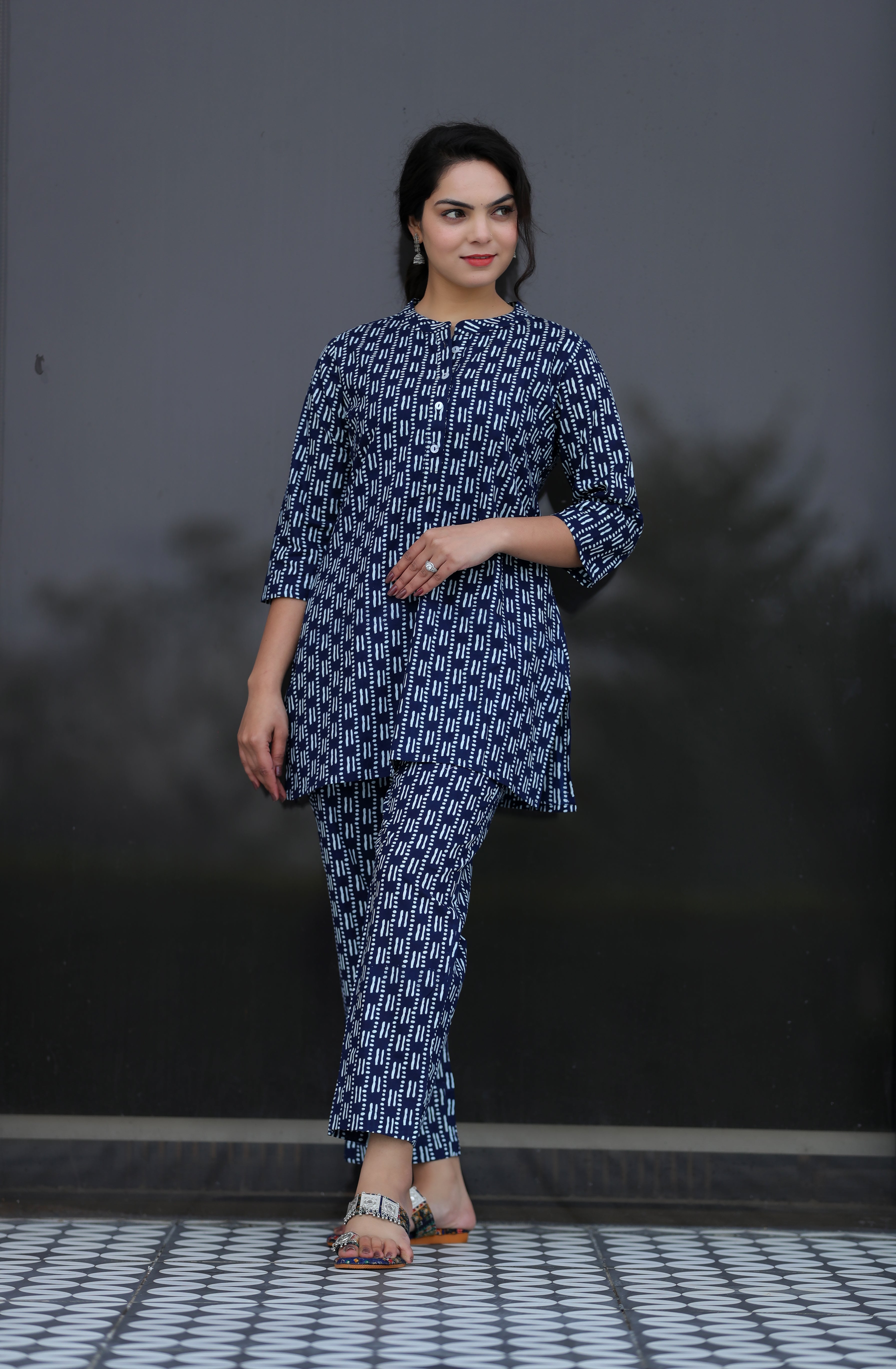 Plus Size Chic Blue and White Printed Night Suit